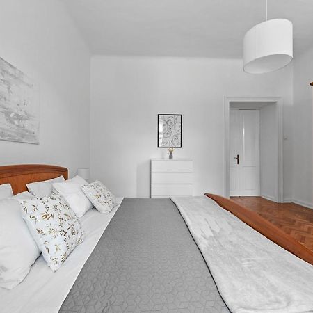 White Imperial Apartment Pula Exterior foto