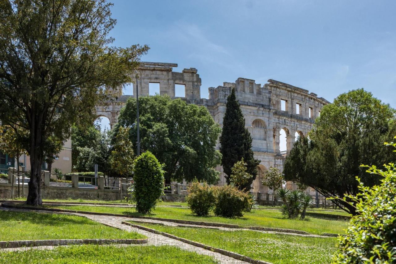 White Imperial Apartment Pula Exterior foto